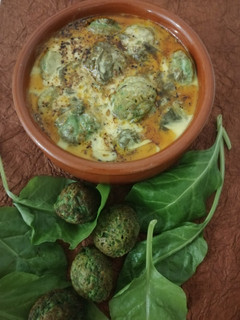 मूंग दाल पालक आप्पे विथ पालक कढ़ी(moong dal palak appe with palak kadhi recepie in hindi) रेसिपी मुख्य फोटो