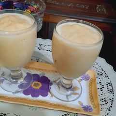 A picture of Chikoo shake.
