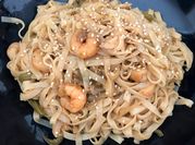 Una foto de noodles arroz gambas