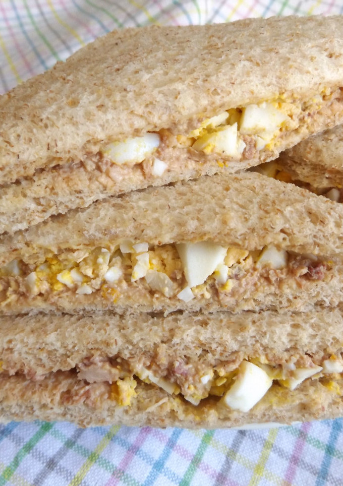 Una foto de Sándwiches de huevo y foie gras
