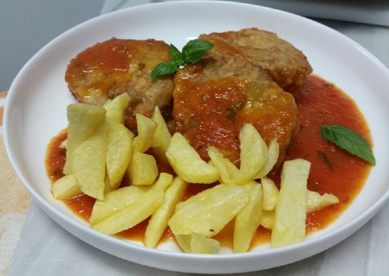Chayotas rebozadas en salsa de tomate casera
