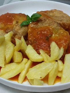 Una foto de Chayotas rebozadas en salsa de tomate casera