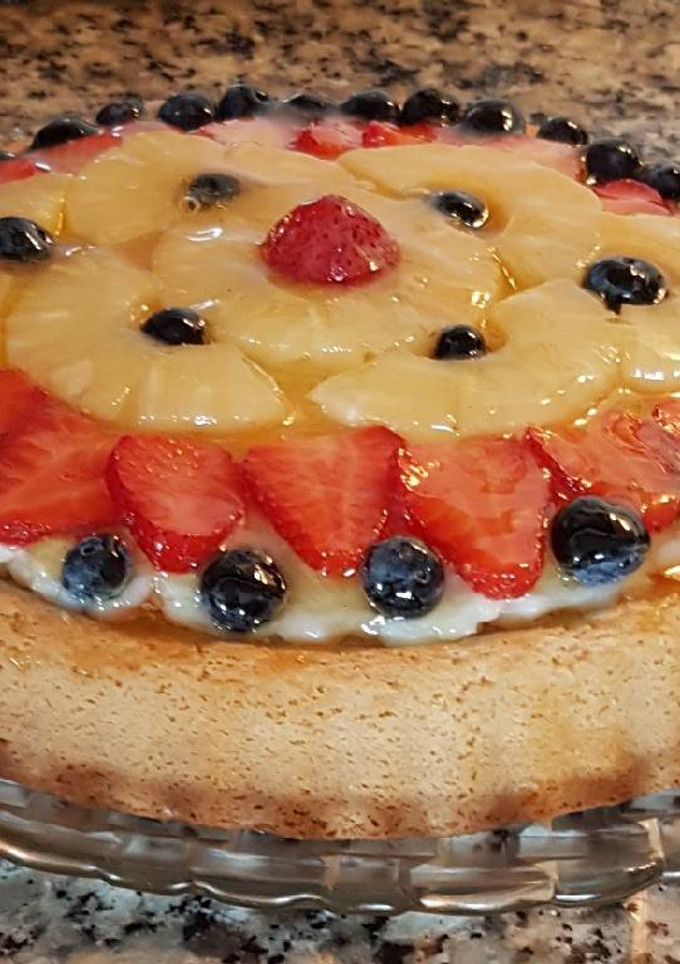 Una foto de Tarta de frutas 🍓🍍🍒🥝