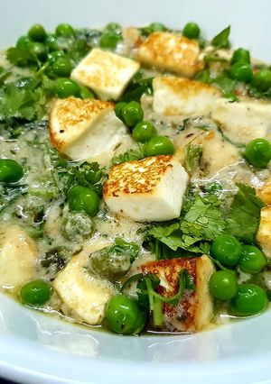A picture of Paneer Methi Matar Malai.