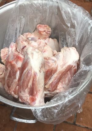 Una foto de Chamorros adobados
