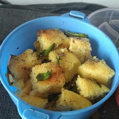 A picture of Rava dhokla.