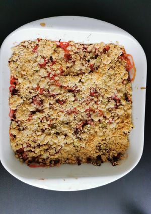 Une photo de Crumble rhubarbe et fraise 🍓