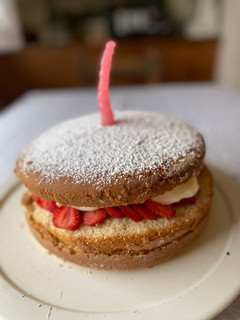 Una foto de Torta de cumpleaños con bizcochuelo exquisita en Essen