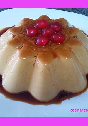 Una foto de flan de cafe