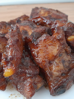 Una foto de Costillas con Coca-Cola