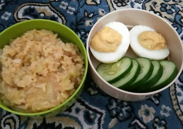 Lunch kantor (baked beans tomato rice and devil eggs) 🍛😻