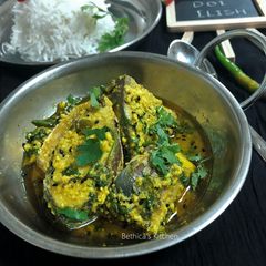 A picture of Doi Ilish (Hilsa Fish in Yoghurt Gravy).