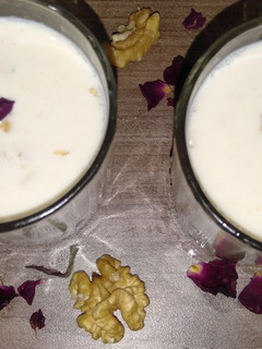 வால்நட் மில்க் (ஸ்மூத்தி) (Walnut milk recipe in tamil) செய்முறை முக்கிய புகைப்படம்