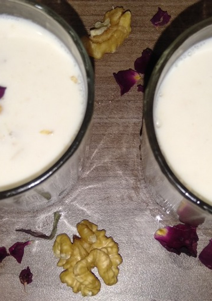 வால்நட் மில்க் (ஸ்மூத்தி) (Walnut milk recipe in tamil) செய்முறை முக்கிய புகைப்படம்