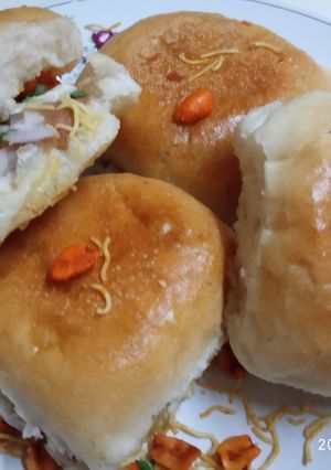 A picture of Dabeli.