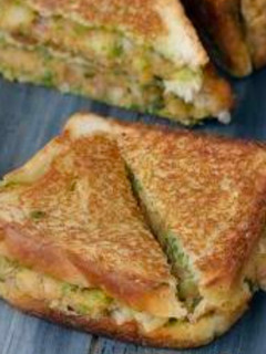 વેજ. સેન્ડવીચ (Veg Sandwich Recipe In Gujarati) રેસીપી મુખ્ય ફોટો