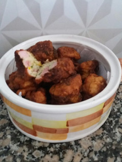 Una foto de Buñuelos de choclo y lechuga