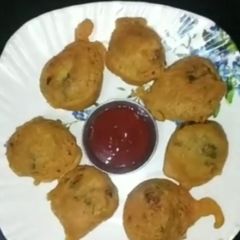 A picture of Batata vada.