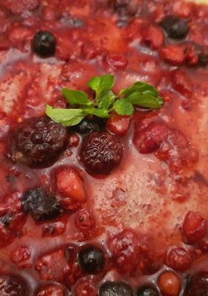 Una foto de Torta de frutos rojos sin harina de trigo