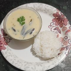 Gujarati kadhi with rice A picture of Gujarati kadhi with rice.