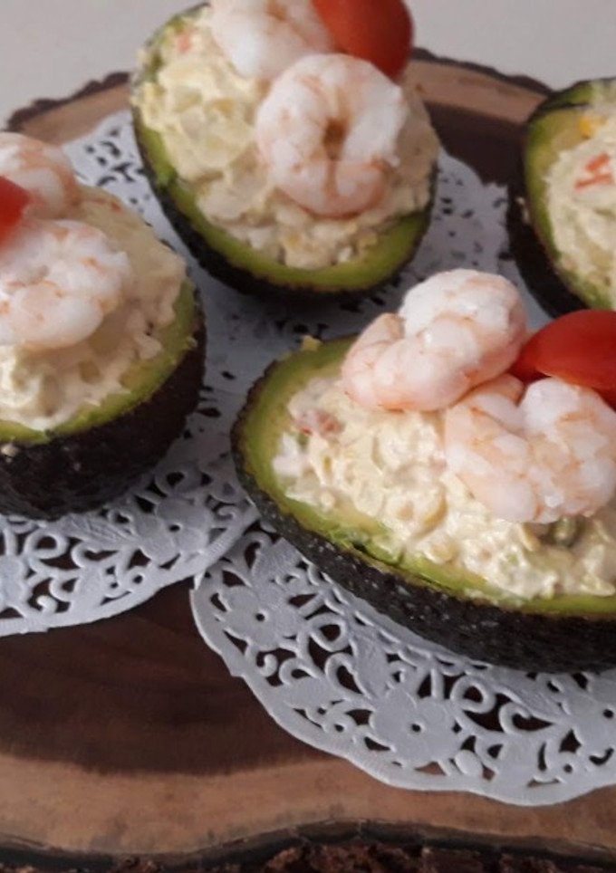 Una foto de Aguacates rellenos con gambas