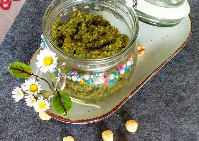 Gänseblümchen Pesto mit Sauerampfer Rezept von Leonella - Cookpad