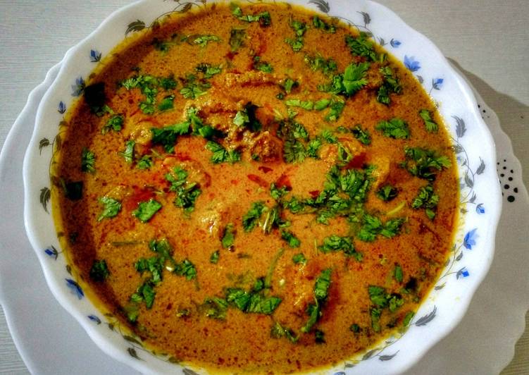 Kolhapuri Style Spicy Chicken Curry