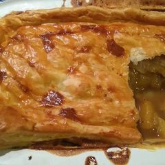 A picture of Pumpkin, mushrooms and shallots pie.