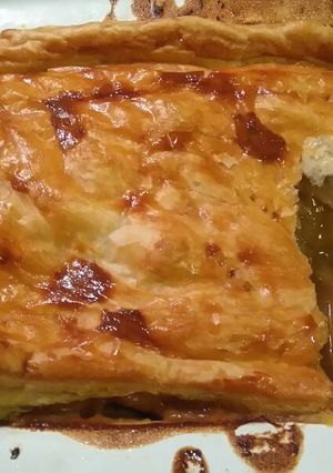 A picture of Pumpkin, mushrooms and shallots pie.