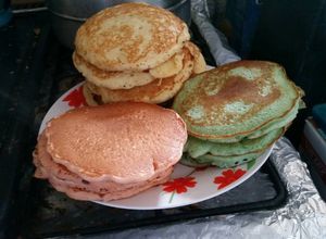 Una foto de Hot Cakes de colores