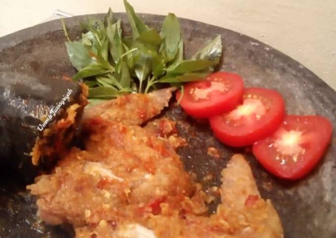 Resep Sambel Ayam Geprek oleh Ummu Juwayriyah - Cookpad