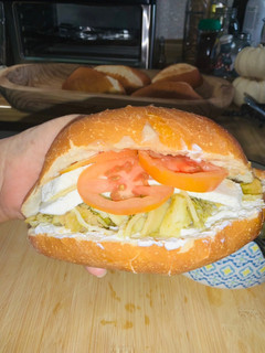 Una foto de Torta de chilaquiles