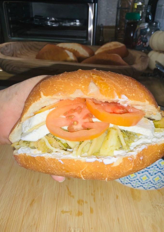 Una foto de Torta de chilaquiles