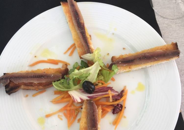 Anchoas en aceite, con pan 🥖 tostado y tomate 🍅