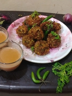 मूंग दाल के पकौड़े (moong dal ke pakode recipe in Hindi) रेसिपी मुख्य फोटो