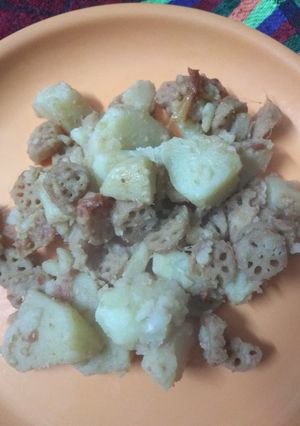 A picture of Aloo bhe chat.