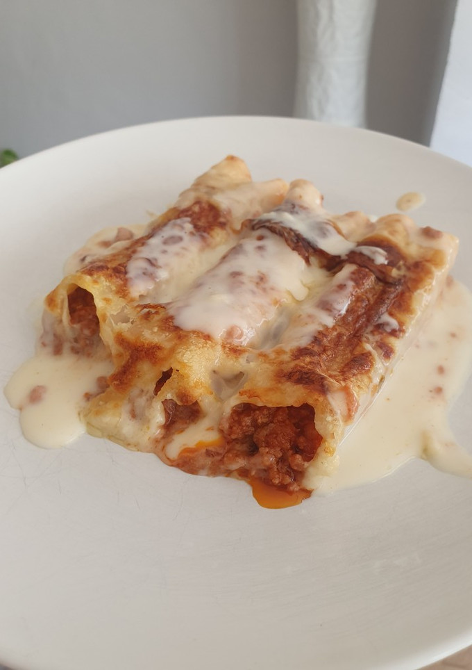 Una foto de Canelones de carne picada con tomate gratinados