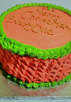 A picture of Christmas Themed Cake.