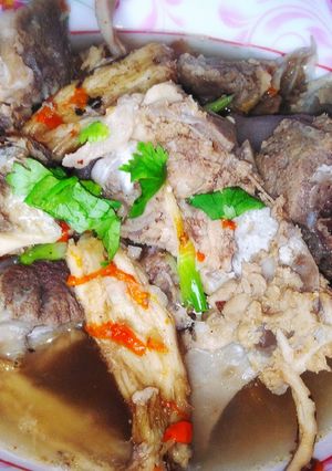 รูปของ น้ำซุปก๋วยเตี๋ยวหมูตุ๋นเอียเล้งยาจีน
