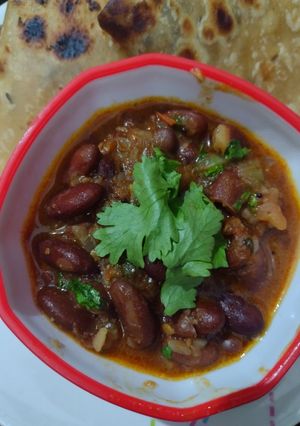 મસાલેદાર રાજમા (Masaledar Rajma Recipe In Gujarati) રેસીપી મુખ્ય ફોટો