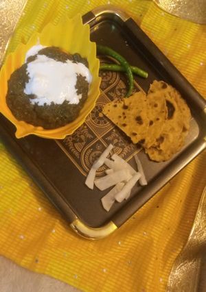 A picture of Sarson ka Saag With Makki ki Roti.