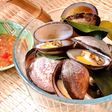 Ngao Hoa Hấp Lá Chúc Chấm Mắm Gừng