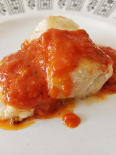 Una foto de Salsa de piquillos sobre bacalao a la plancha