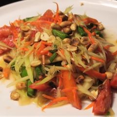 Thai Green Papaya Salad / Som Tam A picture of Thai Green Papaya Salad / Som Tam.
