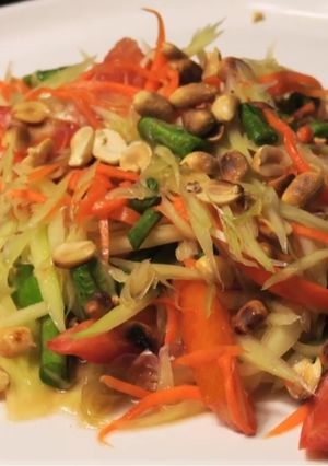 A picture of Thai Green Papaya Salad / Som Tam.