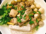 A picture of vịt om sấu rau rút