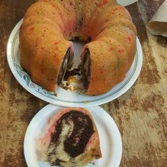 A picture of Neapolitan cake Bundt pan.