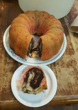A picture of Neapolitan cake Bundt pan.