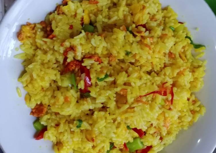 Nasi goreng kuning