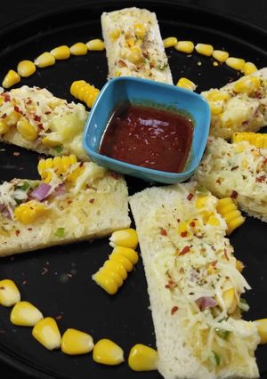 A picture of Cheese corn garlic bread.